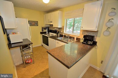 8104 Parkdale Ct, Springfield, VA 22153 - photo 6