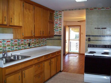 From kitchen to front door - nice cabniets