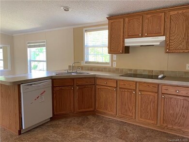 112 Kodak Dr, Statesville, NC 28625 - photo 3