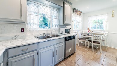 919 Pendleton Dr, Lansing, MI 48917 - photo 7