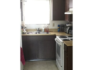 2264 2nd St, Springfield, OR 97477 - photo 6