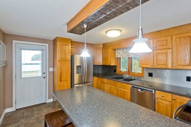 7 Cloud St, Enfield, CT 06082 - photo 5