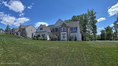 1041 Manor Dr, Mountain Top, PA 18707 - photo 2