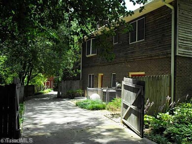 5511 Fallingbrooks Dr, Greensboro, NC 27407 - photo 2