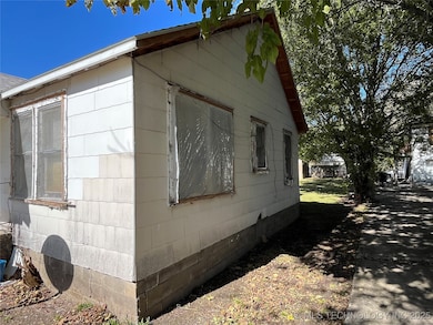 612 W 5th St, Ada, OK 74820 - photo 6