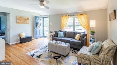 12709 Parkland Dr, Rockville, MD 20853 - photo 4