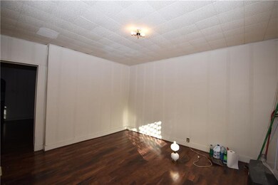 Living room 14x12  newer flooring