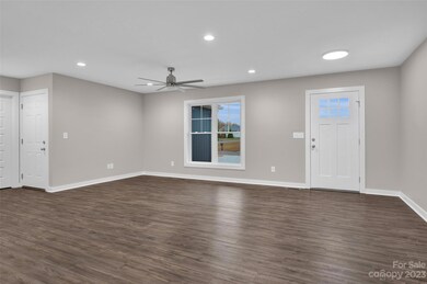 106 E Dundee Ct, Statesville, NC 28625 - photo 4