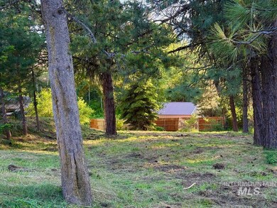 View of yard featuring a forest view