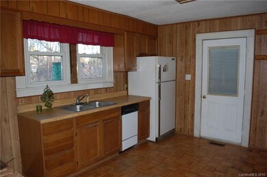 127 Birdsey St, Statesville, NC 28677 - photo 5