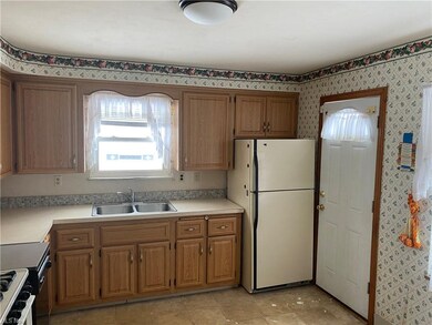 1534 E 254th St, Euclid, OH 44117 - photo 2