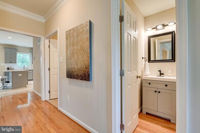 235 Locust St SE, Vienna, VA 22180 - photo 7