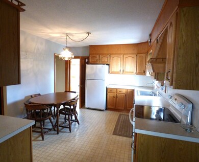 55-57 Maple St, Ludlow, MA 01056 - photo 6