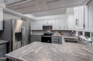 16 Kitchen