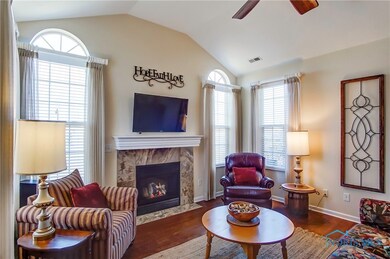 Cozy Fireplace, High Ceilings and Large Windows Ac