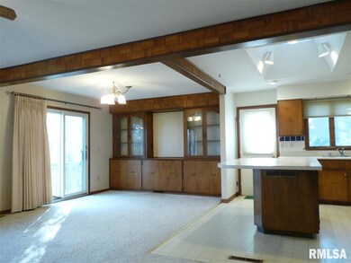 1945 14th St, Bettendorf, IA 52722 - photo 2