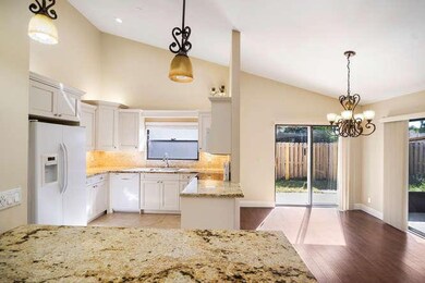 57 Baytree Cir-small-007-8-Kitchen-666x4
