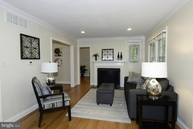 4553 S Chelsea Ln, Bethesda, MD 20814 - photo 2