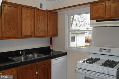 103 Courtney Dr, Manassas Park, VA 20111 - photo 2