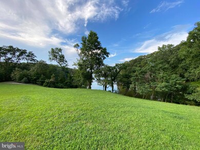 23690 W Patuxent Beach Rd, California, MD 20619 - photo 2