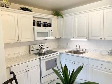 297 Camden M, West Palm Beach, FL 33417 - photo 2