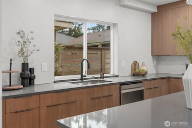 14306 Roslyn Place N, Seattle, WA 98133 - photo 6