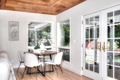 INFORMAL DINING AREA