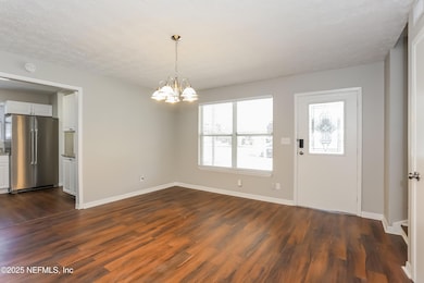 003-photo-dining-room-12232180