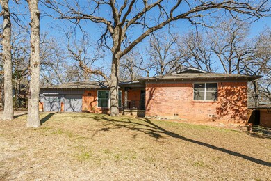 604 Oakwood Ave, Hurst, TX 76053 - photo 3
