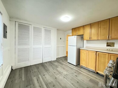 254 S Plainfield Ave unit 2ndFl, South Plainfield, NJ 07080 - photo 2