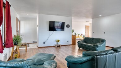 513 W Goshen St, Moorcroft, WY 82721 - photo 5