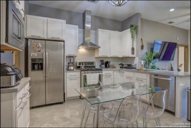 1542 N Alamo St unit 203, San Antonio, TX 78215 - photo 6