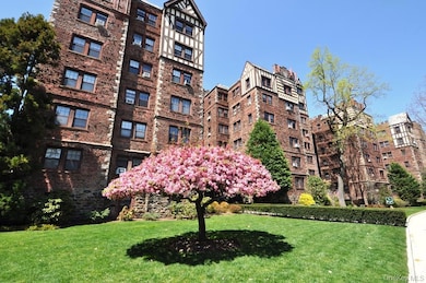 209 Garth Rd unit 2B, Scarsdale, NY 10583 - photo 2