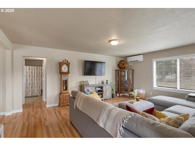 212 Picture St, Independence, OR 97351 - photo 7