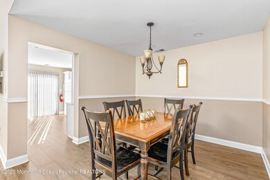 32 PICKET PLACE-7