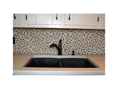 Kitchen. undermount sink and tile back splash