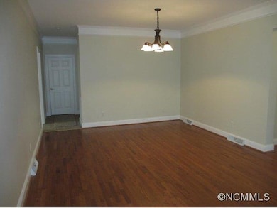 124 S Willow Brook Dr, Asheville, NC 28806 - photo 6