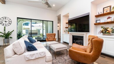 3913 E Crittenden Ln-6