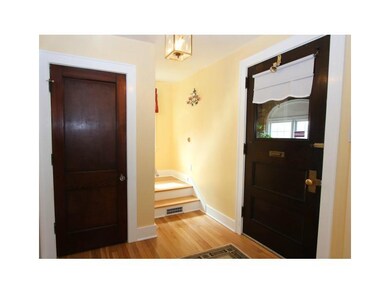 Entry/Foyer.
