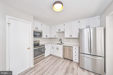 6117 Quiet Pond Ct, Burke, VA 22015 - photo 3