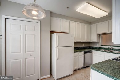 2499 Angeline Dr unit 101, Herndon, VA 20171 - photo 4