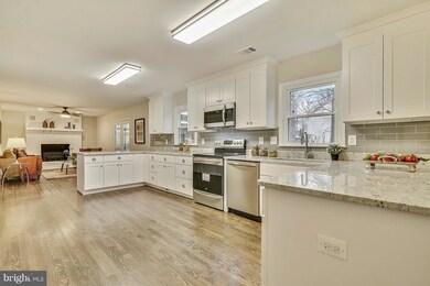 5113 Summit Dr, Fairfax, VA 22030 - photo 4