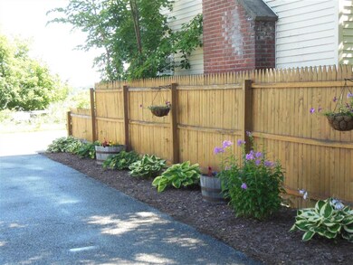 427 Manhattan Dr, Burlington, VT 05401 - photo 5