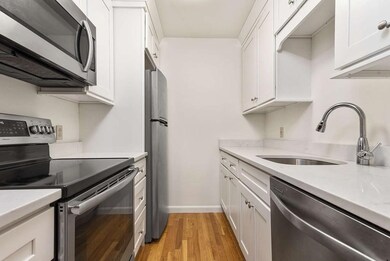 19 Wiget St unit 302, Boston, MA 02113 - photo 6