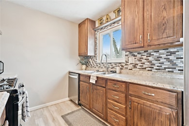 208 Lenora Dr NW, Cedar Rapids, IA 52405 - photo 6