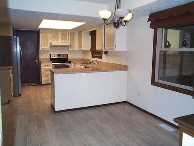 7511 Saunderlane Rd, Columbus, OH 43235 - photo 5