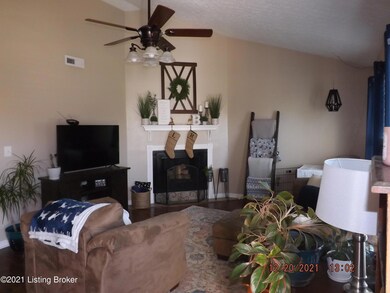 8203 Cortland Dr, Louisville, KY 40228 - photo 4