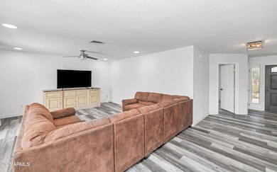 4606 W Park Ave-large-003-019-4606 W Par