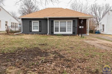 828 SW Parkview St, Topeka, KS 66606 - photo 2