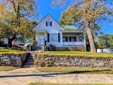 132 S Thomas St, Bedford, PA 15522 - photo 2